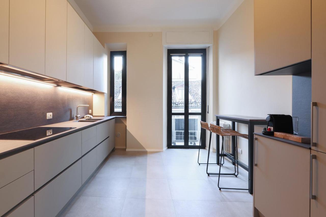 Luxury San Babila Apartment Милан Экстерьер фото